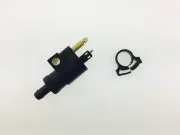 Соединитель топливопровода на двигателе