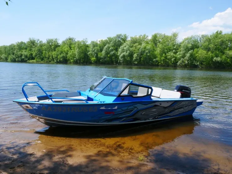 Моторная лодка Салют 585 BR (BowRider)