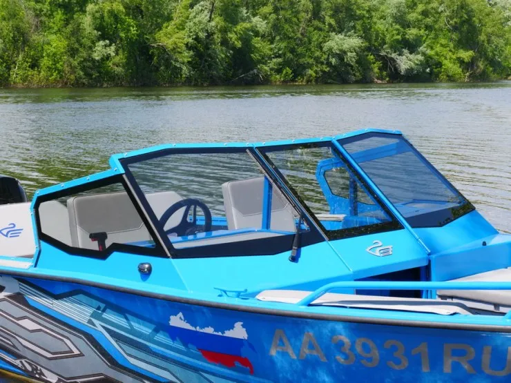 Моторная лодка Салют 585 BR (BowRider)