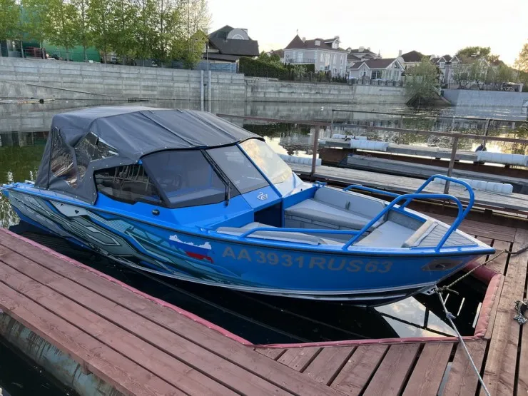 Моторная лодка Салют 585 BR (BowRider)