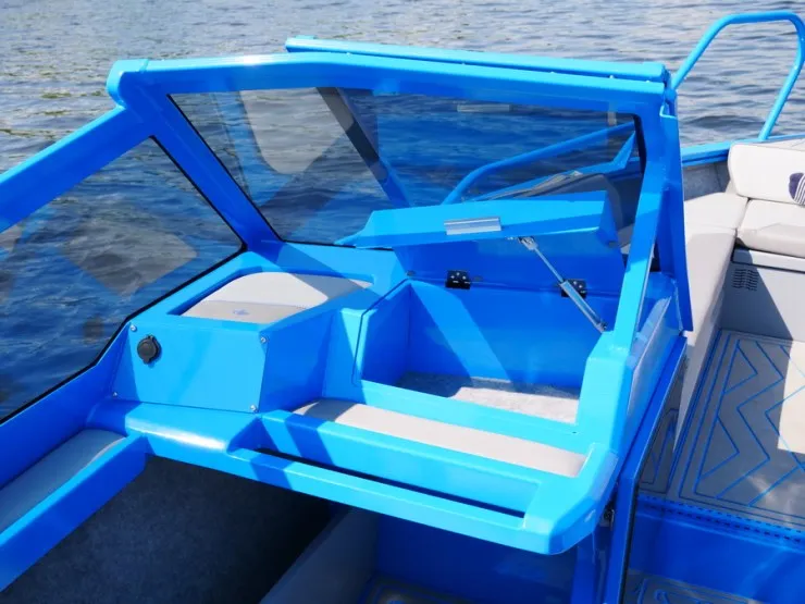 Моторная лодка Салют 585 BR (BowRider)