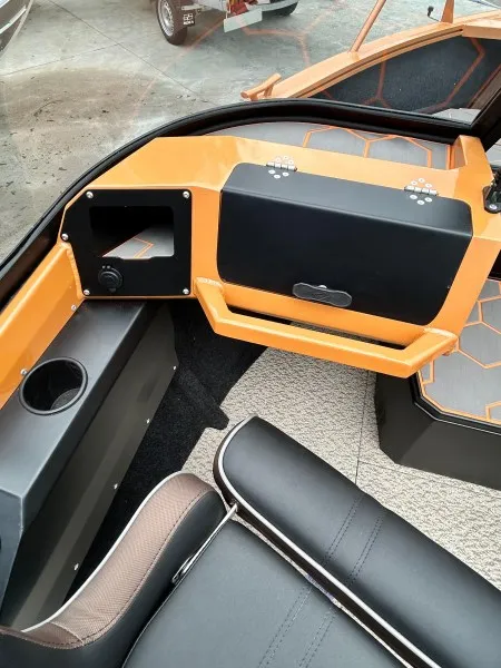 Моторная лодка REALCRAFT 470 NS BR