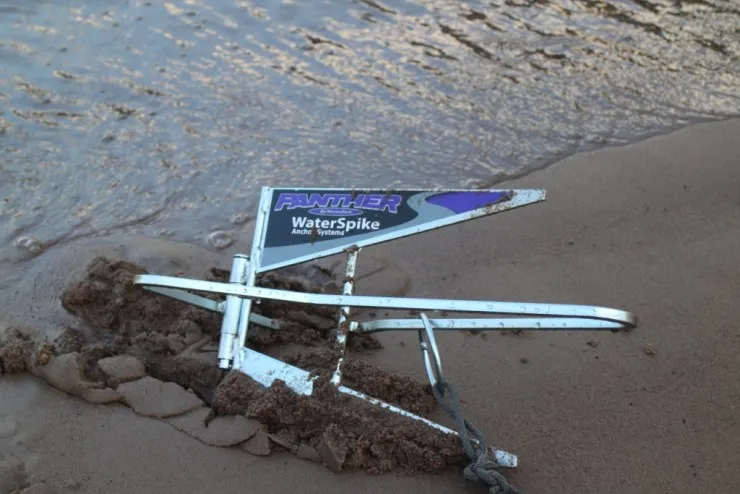 Якорь для лодки длиной до 5 м